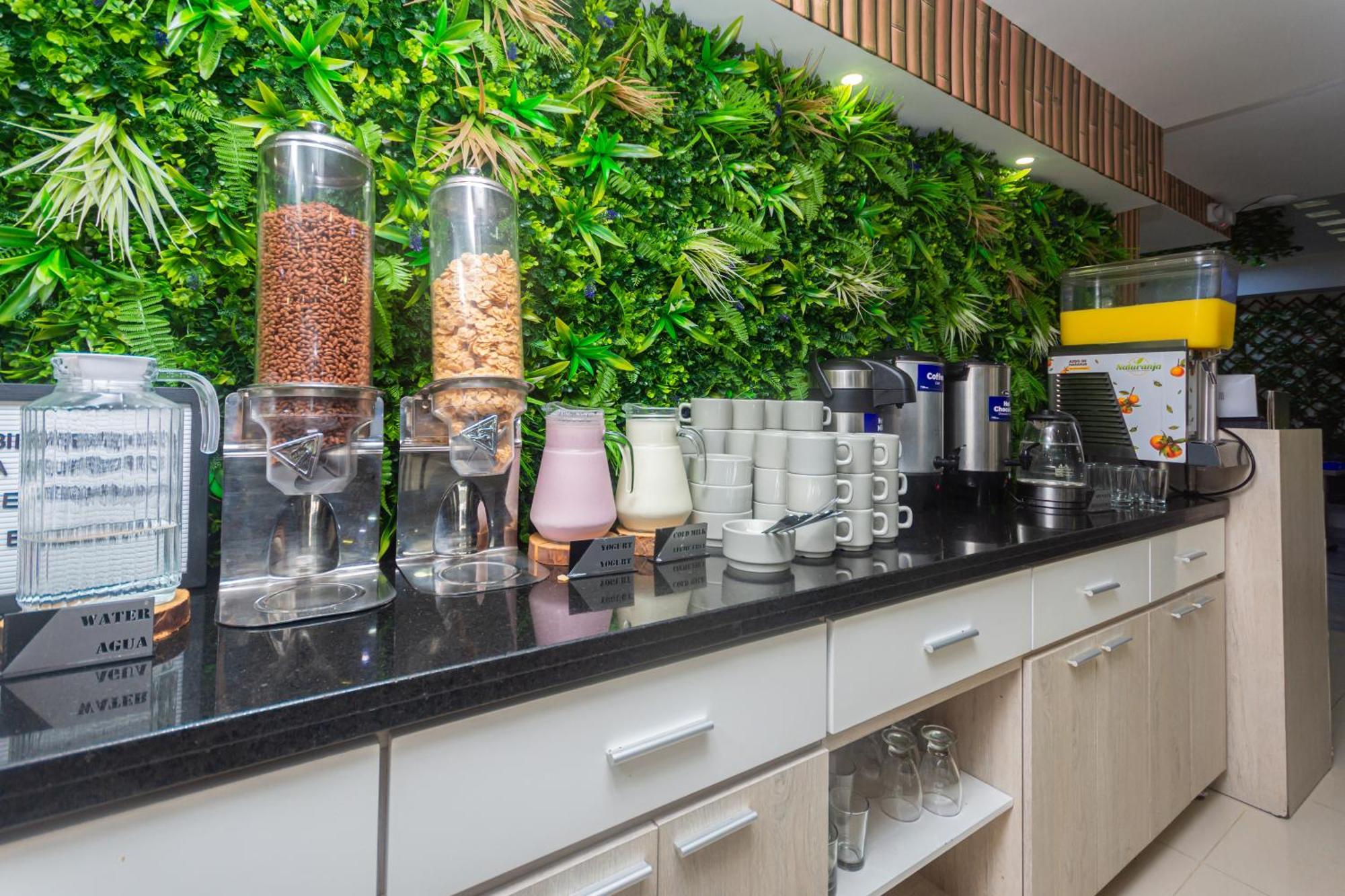 Hotel Laureles Plaza Medellín Dış mekan fotoğraf